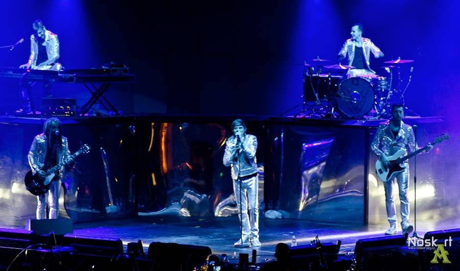 Mandrage ve Fóru Karlín: křest alba, nálož konfet a na závěr Dan Nekonečný