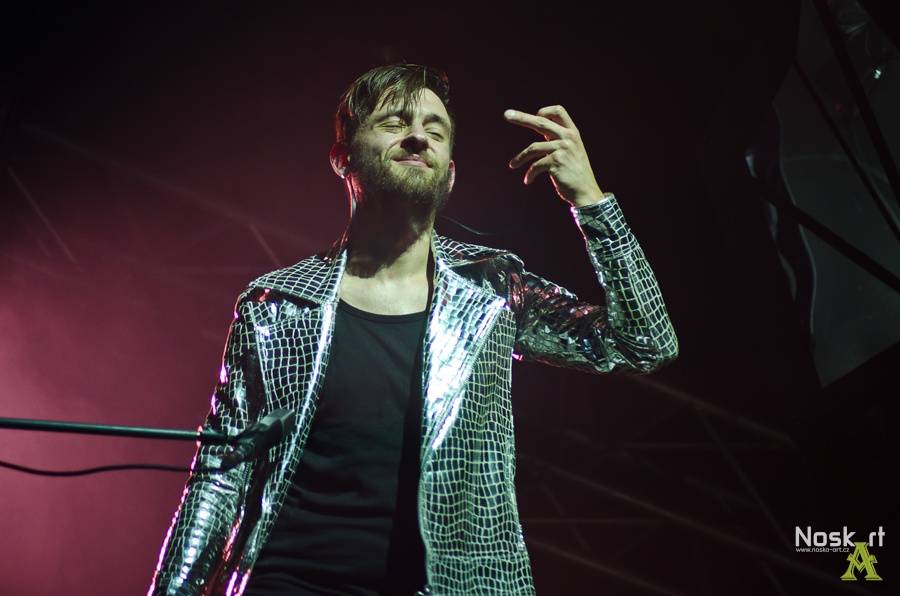 Mandrage ve Fóru Karlín: křest alba, nálož konfet a na závěr Dan Nekonečný