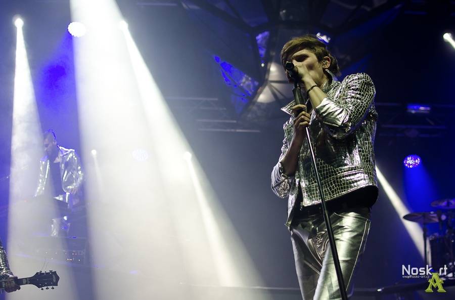 Mandrage ve Fóru Karlín: křest alba, nálož konfet a na závěr Dan Nekonečný