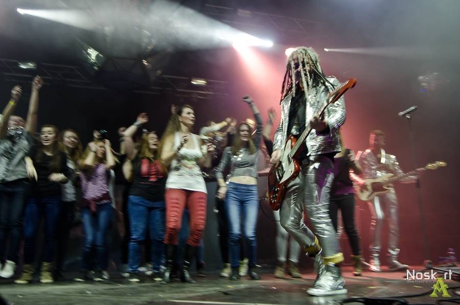 Mandrage ve Fóru Karlín: křest alba, nálož konfet a na závěr Dan Nekonečný