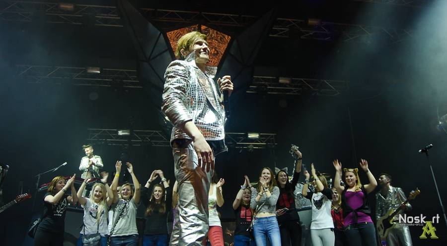 Mandrage ve Fóru Karlín: křest alba, nálož konfet a na závěr Dan Nekonečný