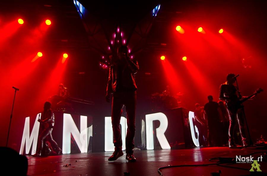 Mandrage ve Fóru Karlín: křest alba, nálož konfet a na závěr Dan Nekonečný