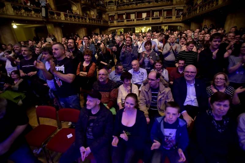 Lucerna viděla rockové legendy. Jásali fanoušci Nazareth, Uriah Heep i Rainbow