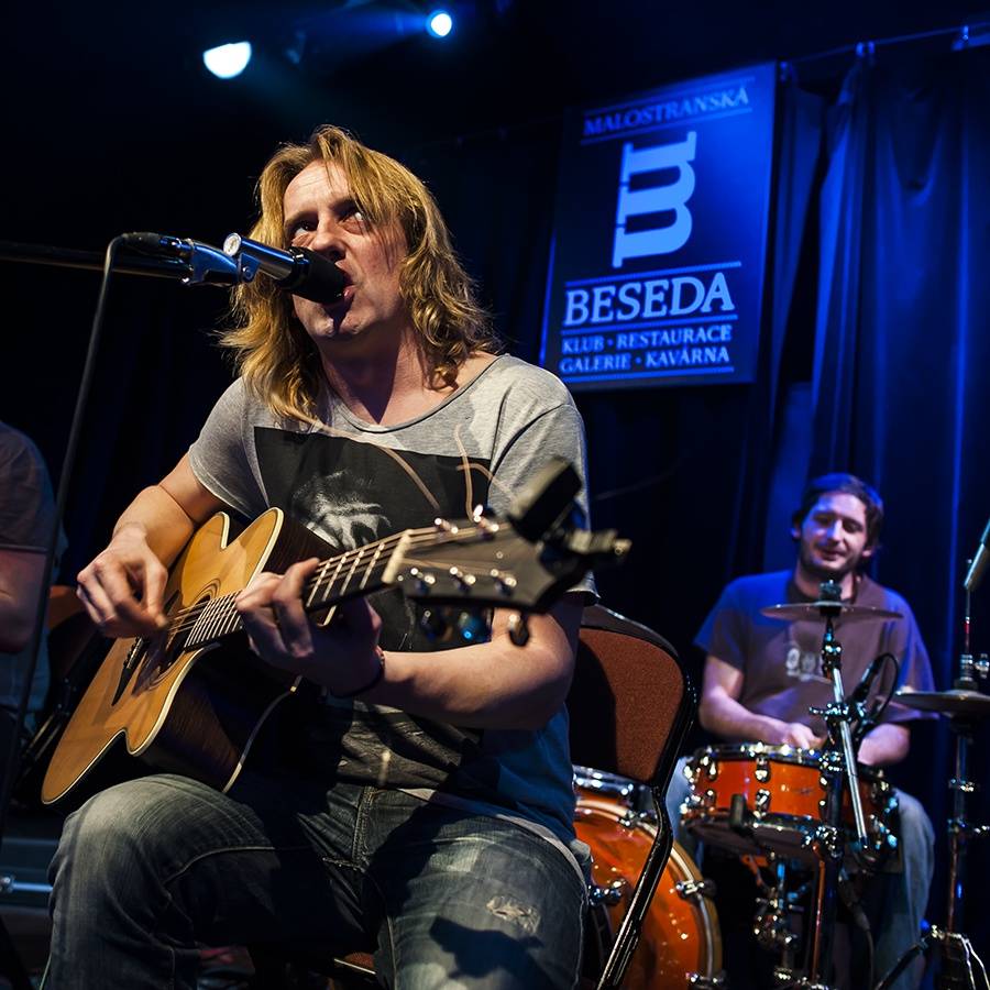 Akustický večírek Vypsané Fixy v Malostranské besedě se zvrhl v divočinu