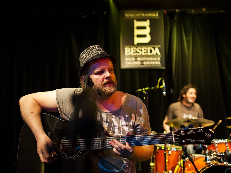 Akustický večírek Vypsané Fixy v Malostranské besedě se zvrhl v divočinu