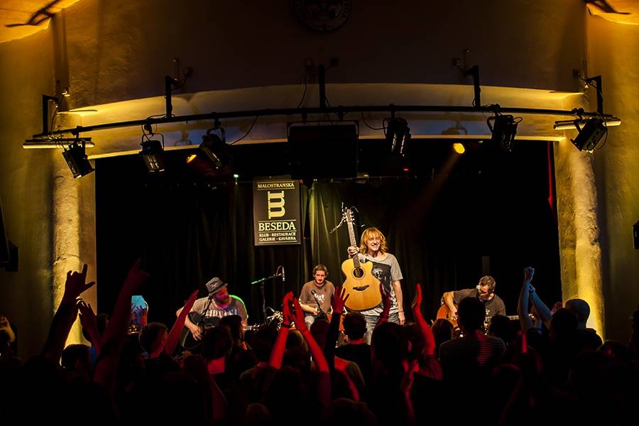 Akustický večírek Vypsané Fixy v Malostranské besedě se zvrhl v divočinu