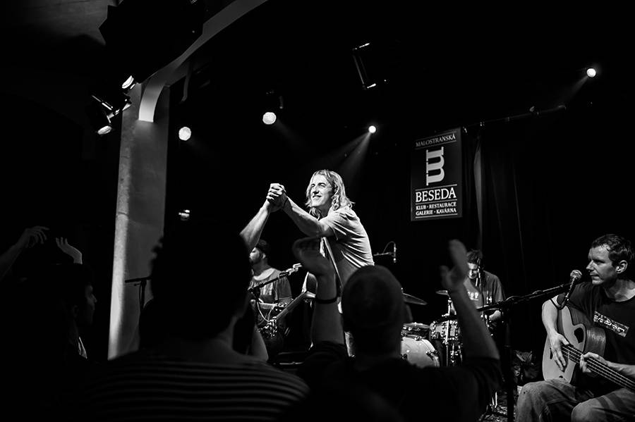 Akustický večírek Vypsané Fixy v Malostranské besedě se zvrhl v divočinu