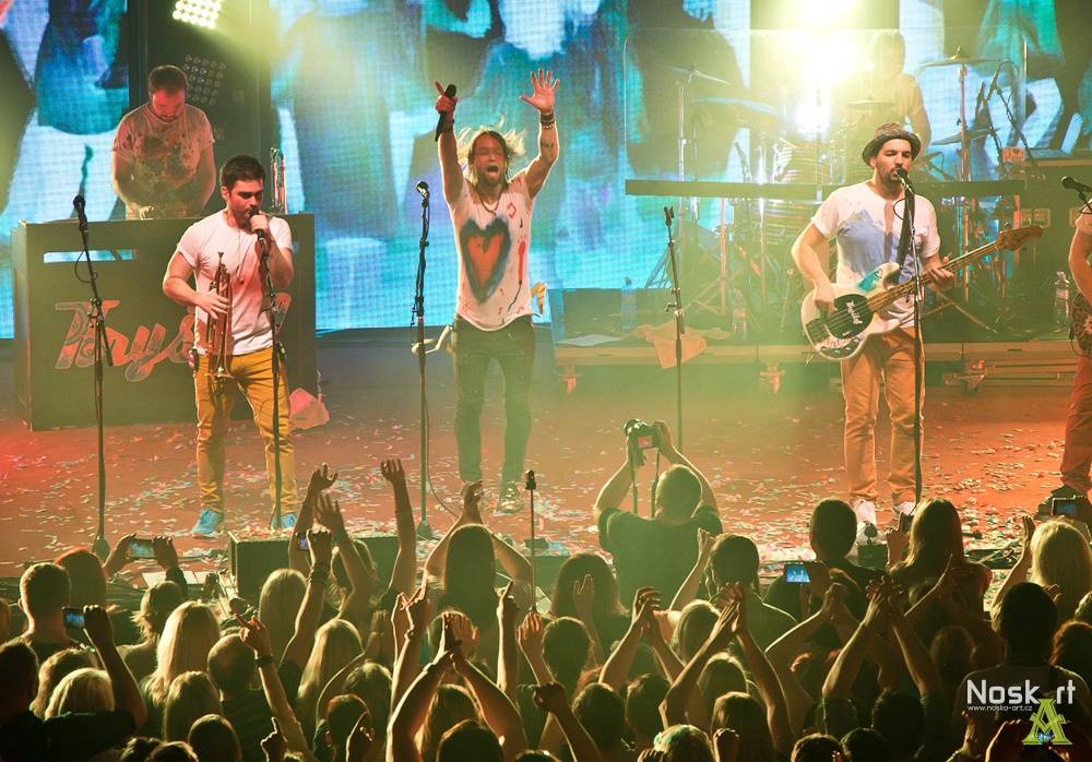 Kryštof: Poslední koncert turné Srdcebeat ve znamení Richarda Krajča na nafukovací želvičce