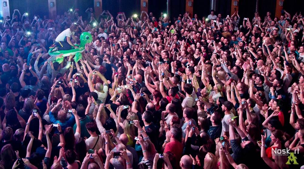 Kryštof: Poslední koncert turné Srdcebeat ve znamení Richarda Krajča na nafukovací želvičce
