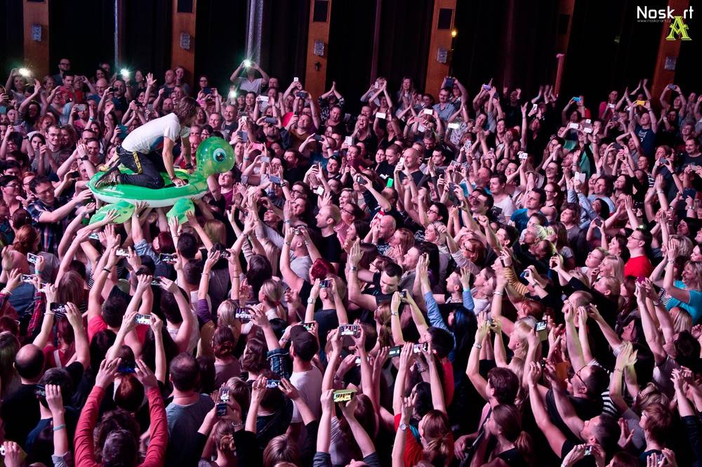 Kryštof: Poslední koncert turné Srdcebeat ve znamení Richarda Krajča na nafukovací želvičce