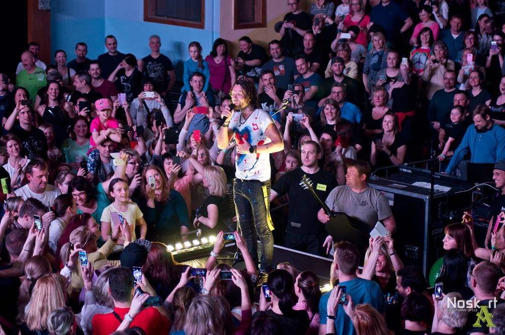 Kryštof: Poslední koncert turné Srdcebeat ve znamení Richarda Krajča na nafukovací želvičce