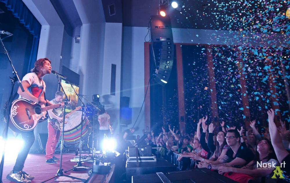 Kryštof: Poslední koncert turné Srdcebeat ve znamení Richarda Krajča na nafukovací želvičce