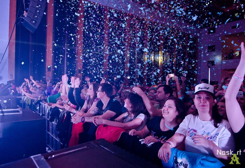 Kryštof: Poslední koncert turné Srdcebeat ve znamení Richarda Krajča na nafukovací želvičce