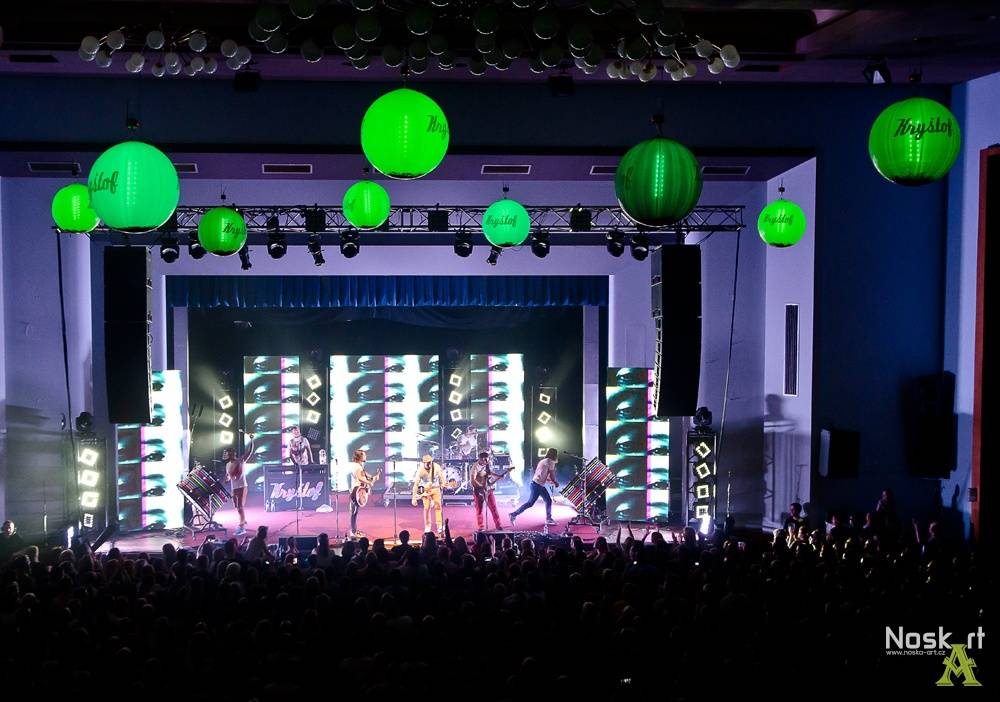 Kryštof: Poslední koncert turné Srdcebeat ve znamení Richarda Krajča na nafukovací želvičce