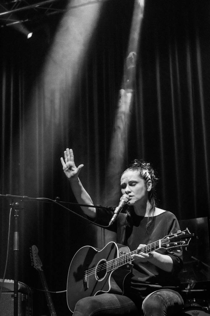 Lenka Dusilová a Baromantika oslavovali život v Brně, vystoupili i Longital