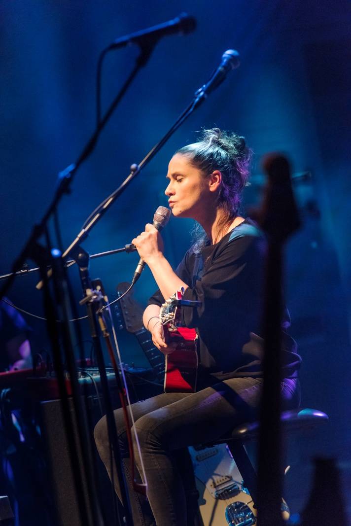 Lenka Dusilová a Baromantika oslavovali život v Brně, vystoupili i Longital