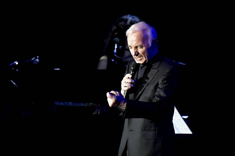 Charles Aznavour v jednadevadesáti konečně potěšil Prahu