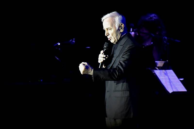 Charles Aznavour v jednadevadesáti konečně potěšil Prahu