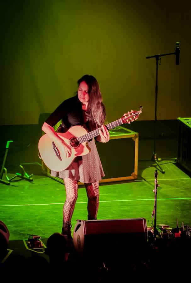 Mexické kytarové duo Rodrigo y Gabriela zaplnilo pražskou Archu energií