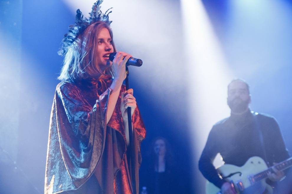 Emma Smetana pokřtila v Praze desku s pomocí Tata Bojs i Matěje Rupperta