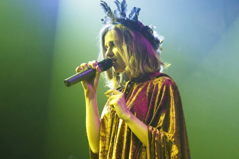 Emma Smetana pokřtila v Praze desku s pomocí Tata Bojs i Matěje Rupperta