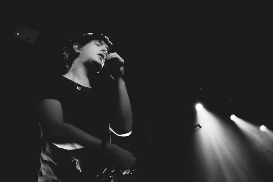 Patrick Wolf jako zpívající Godzilla v Roxy