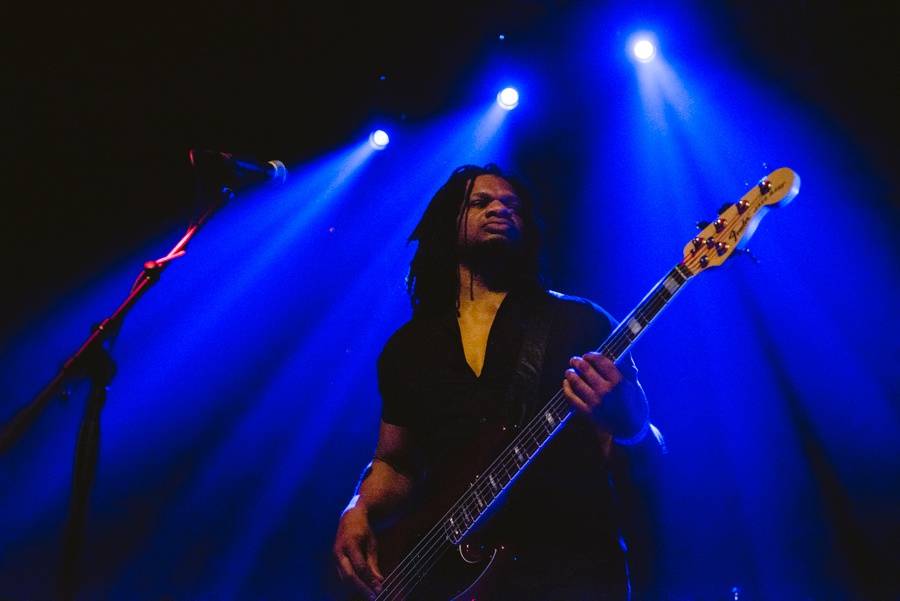 Patrick Wolf jako zpívající Godzilla v Roxy