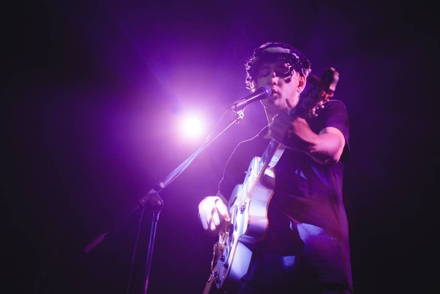 Patrick Wolf jako zpívající Godzilla v Roxy