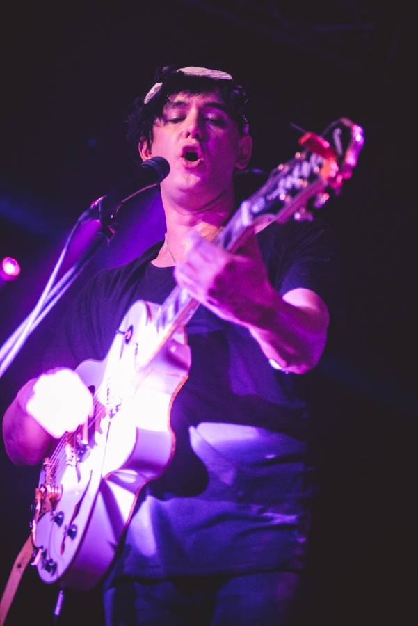 Patrick Wolf jako zpívající Godzilla v Roxy