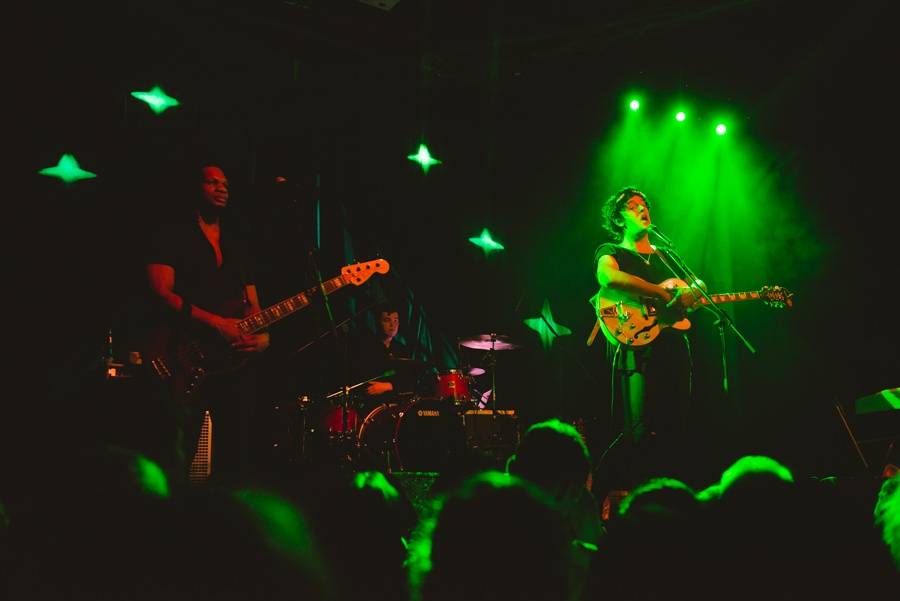 Patrick Wolf jako zpívající Godzilla v Roxy