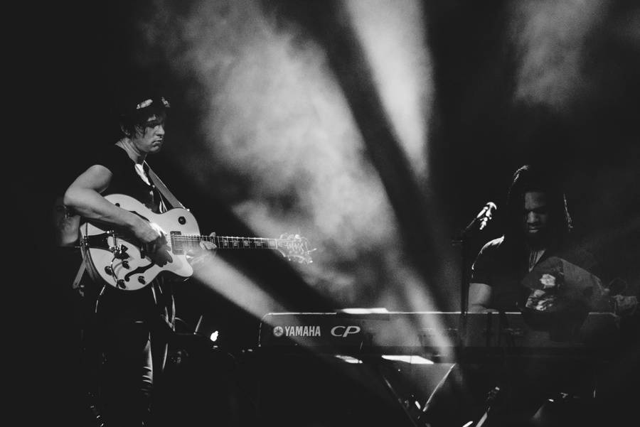 Patrick Wolf jako zpívající Godzilla v Roxy