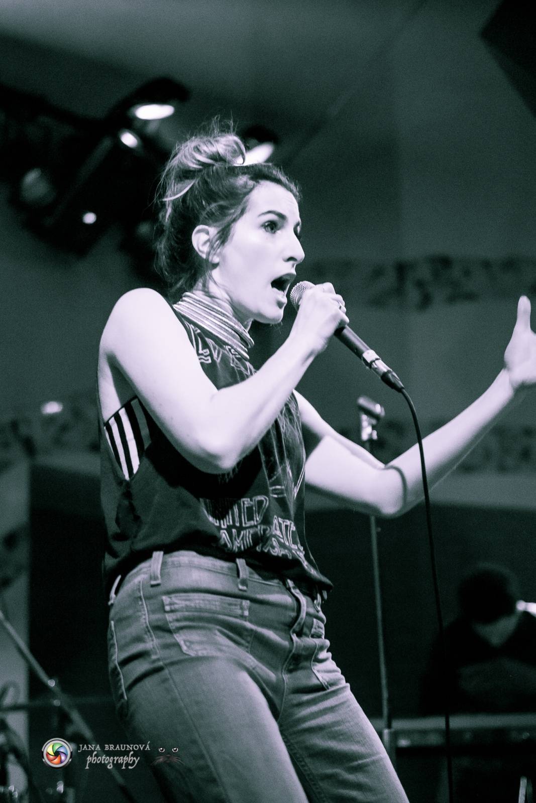 Energická Klára Vytisková pokřtila v plzeňské Buena Vistě debutovou desku Home