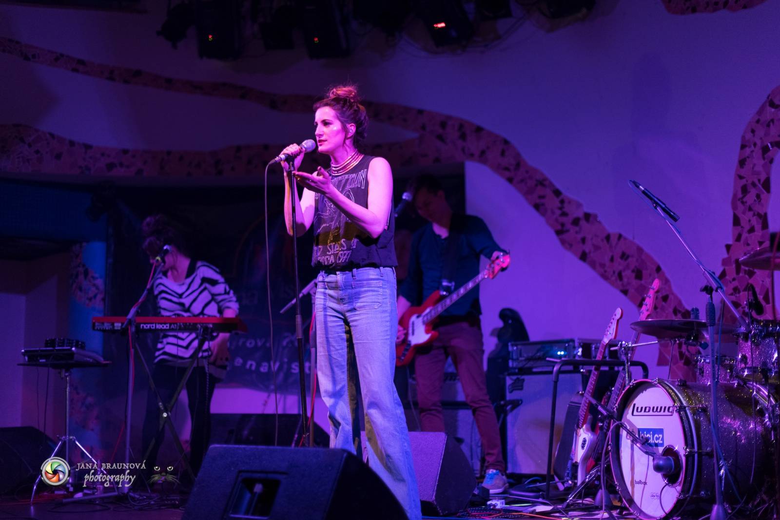 Energická Klára Vytisková pokřtila v plzeňské Buena Vistě debutovou desku Home