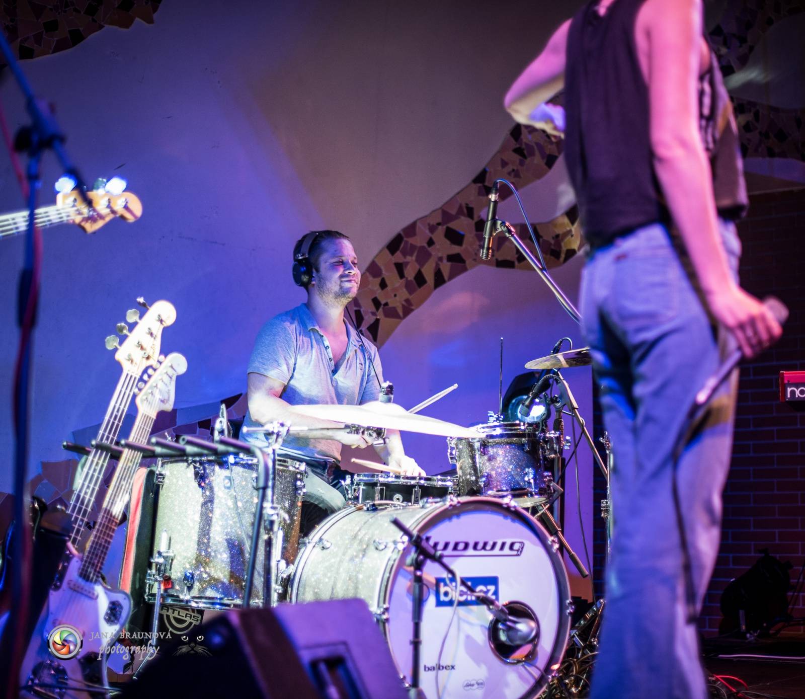 Energická Klára Vytisková pokřtila v plzeňské Buena Vistě debutovou desku Home