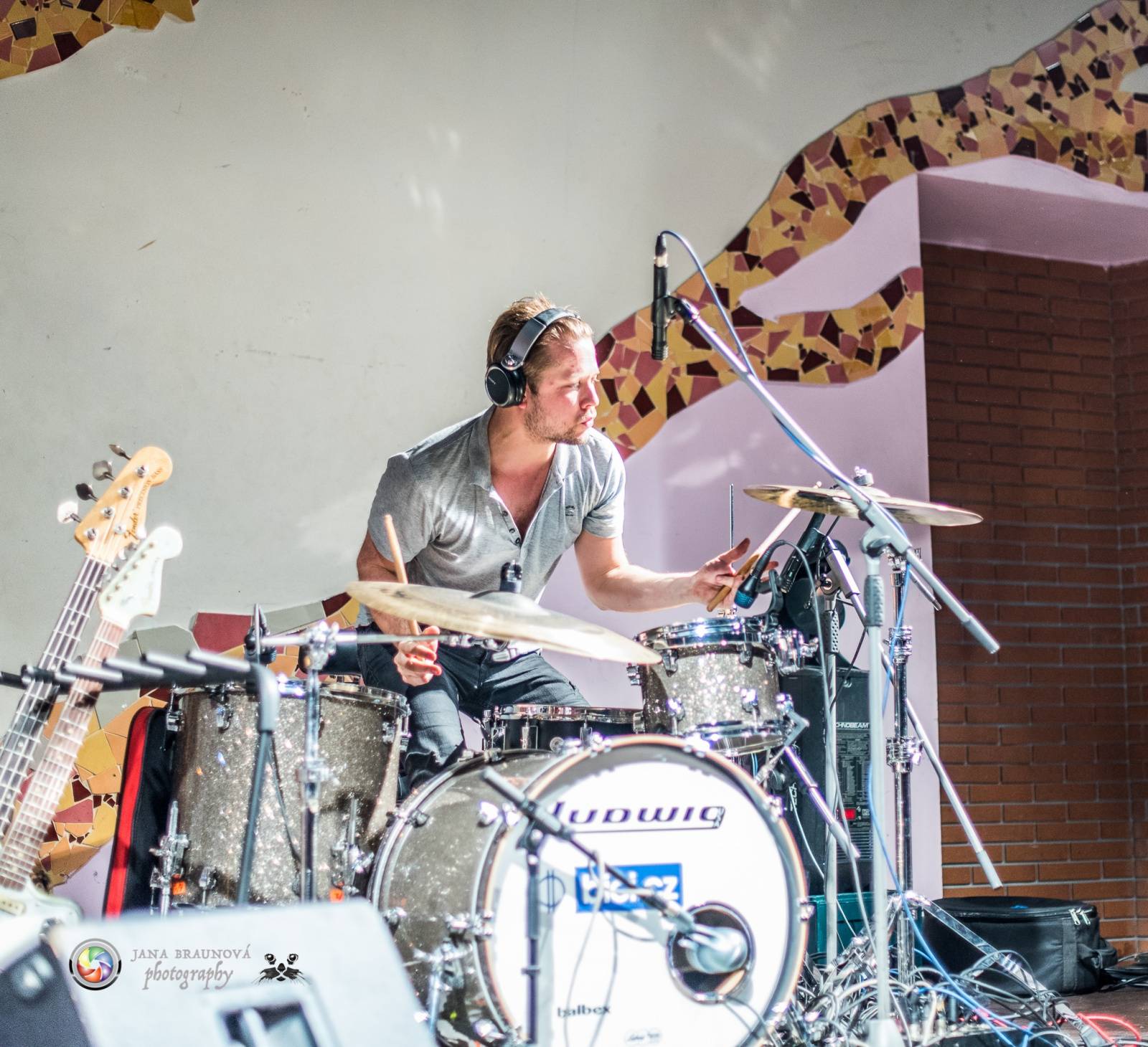 Energická Klára Vytisková pokřtila v plzeňské Buena Vistě debutovou desku Home