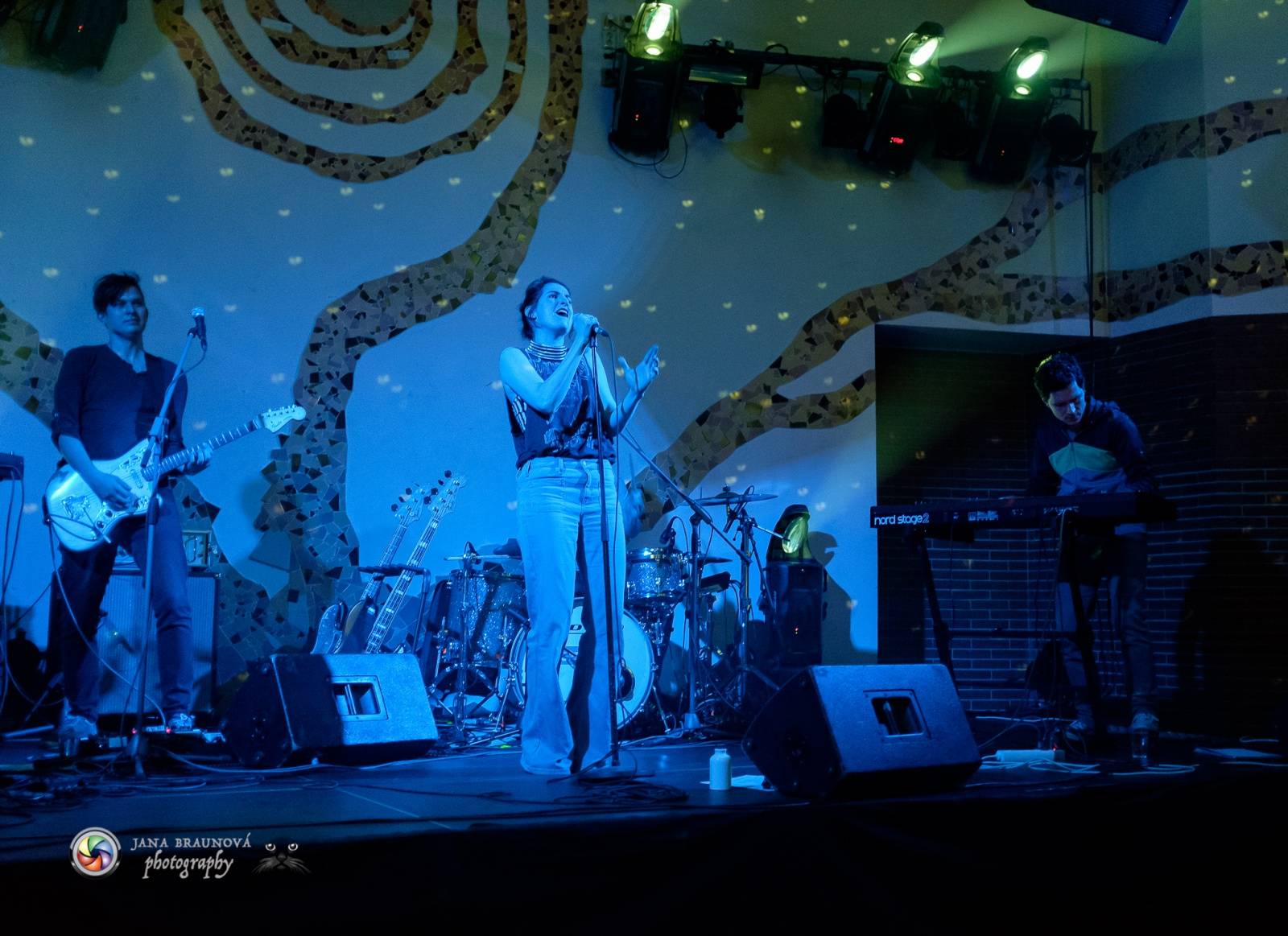 Energická Klára Vytisková pokřtila v plzeňské Buena Vistě debutovou desku Home