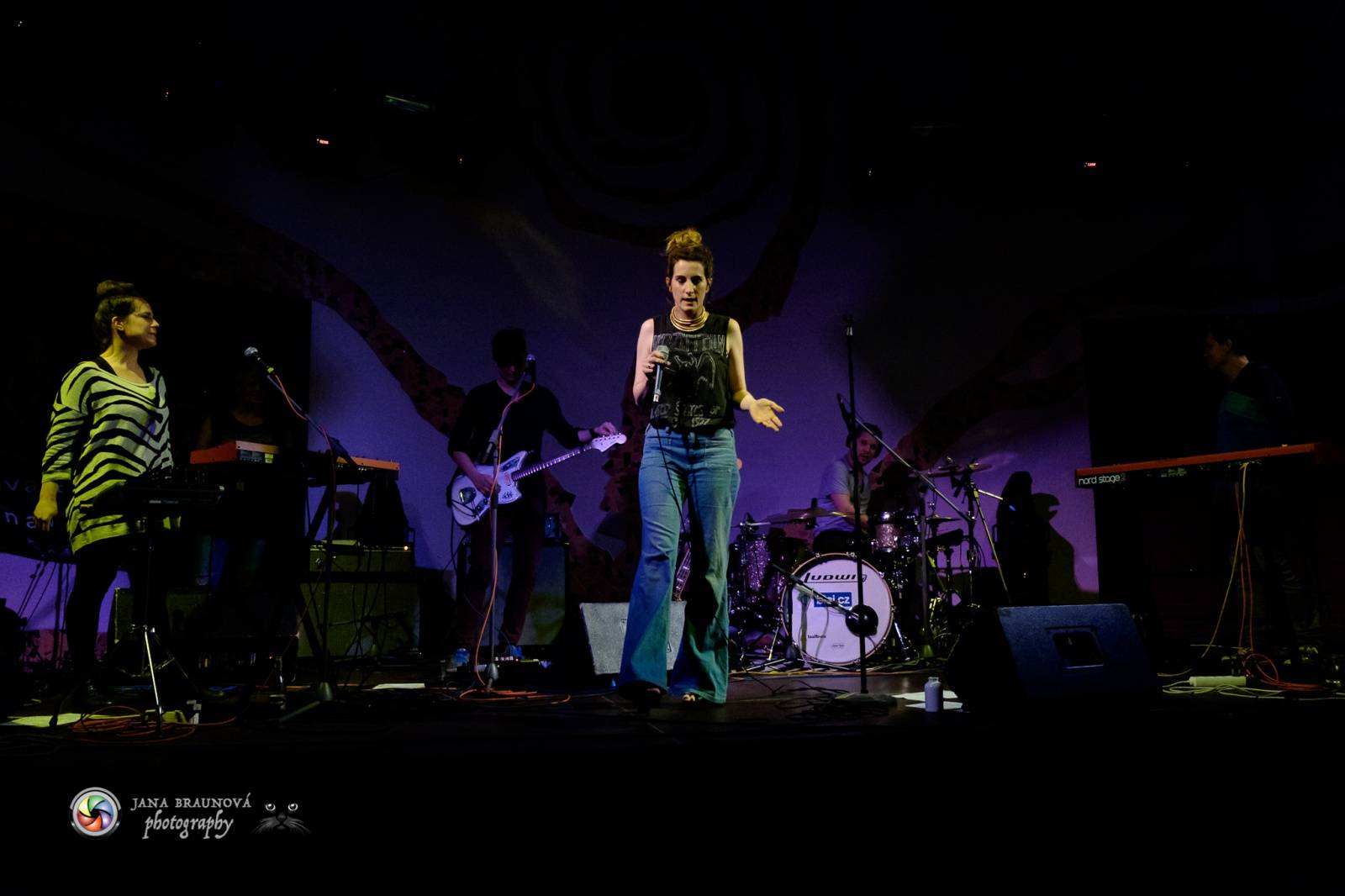 Energická Klára Vytisková pokřtila v plzeňské Buena Vistě debutovou desku Home