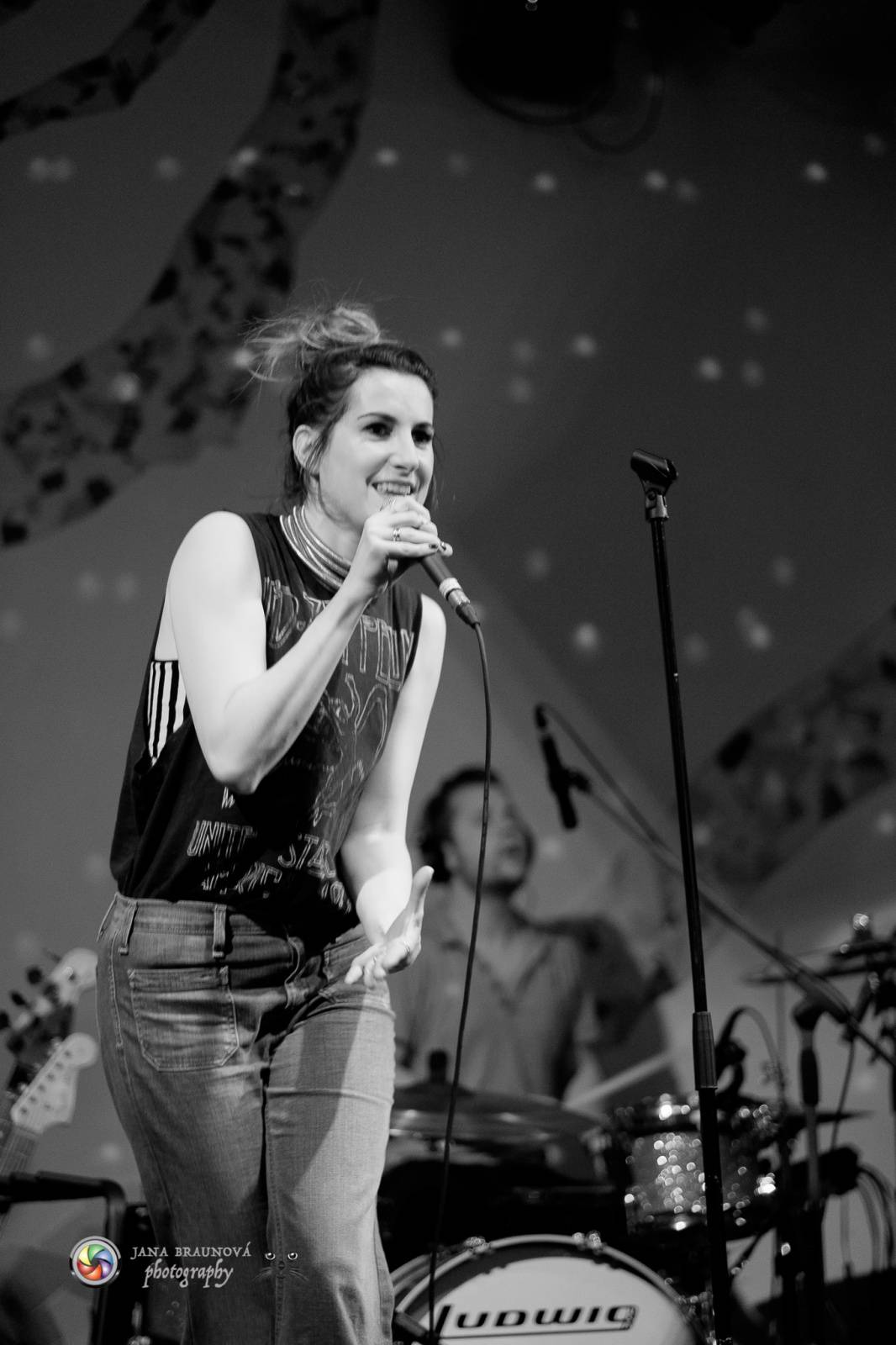 Energická Klára Vytisková pokřtila v plzeňské Buena Vistě debutovou desku Home