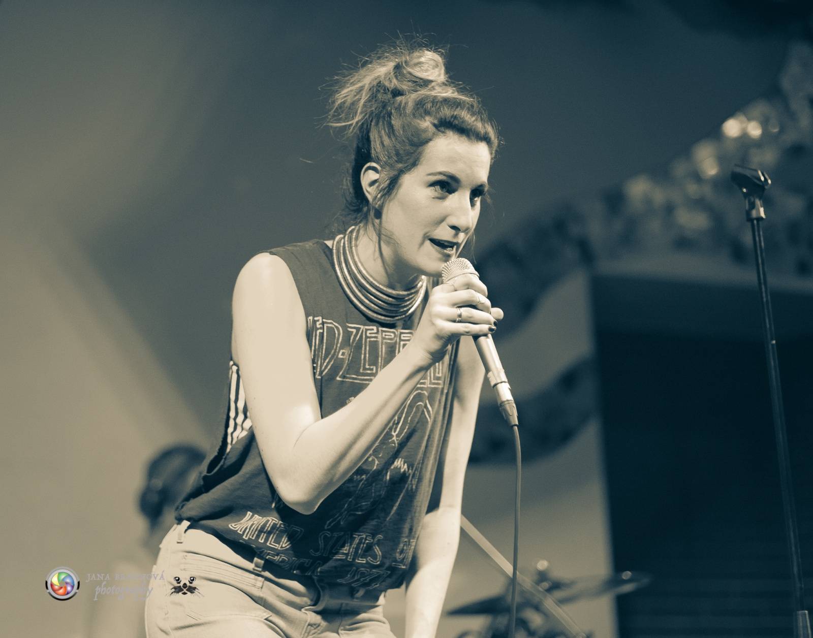 Energická Klára Vytisková pokřtila v plzeňské Buena Vistě debutovou desku Home