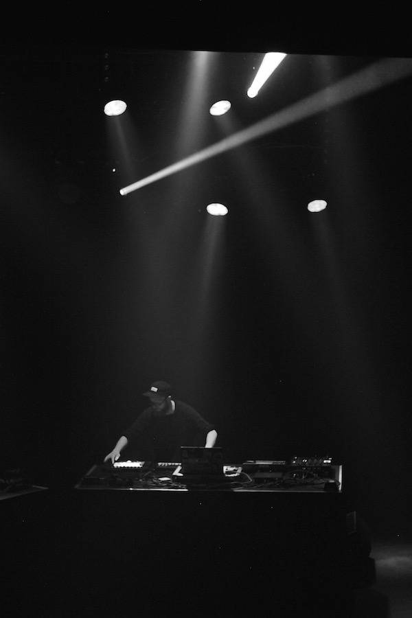 Palác Akropolis rozdunili Synkro a Guy Andrews