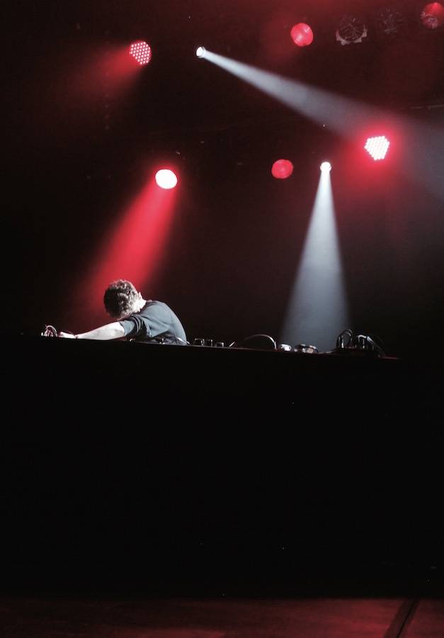 Palác Akropolis rozdunili Synkro a Guy Andrews