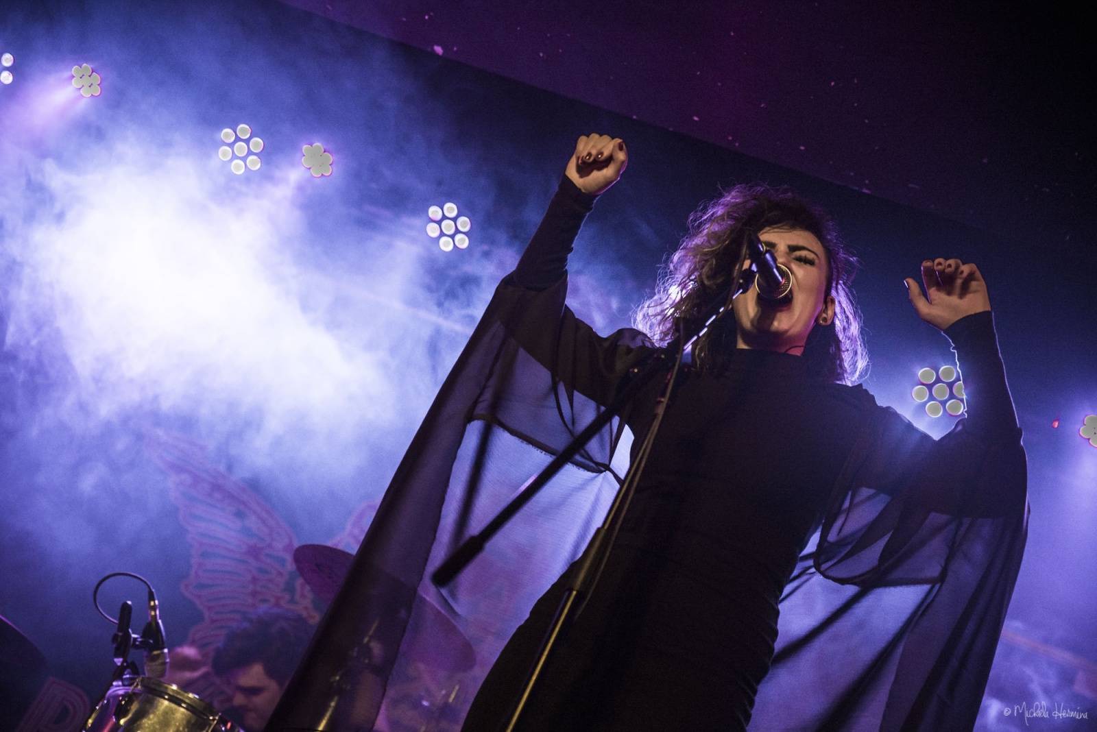 Rituály zpečetili sázku na černou v pražském Rock Café