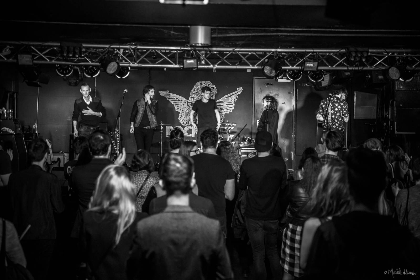 Rituály zpečetili sázku na černou v pražském Rock Café