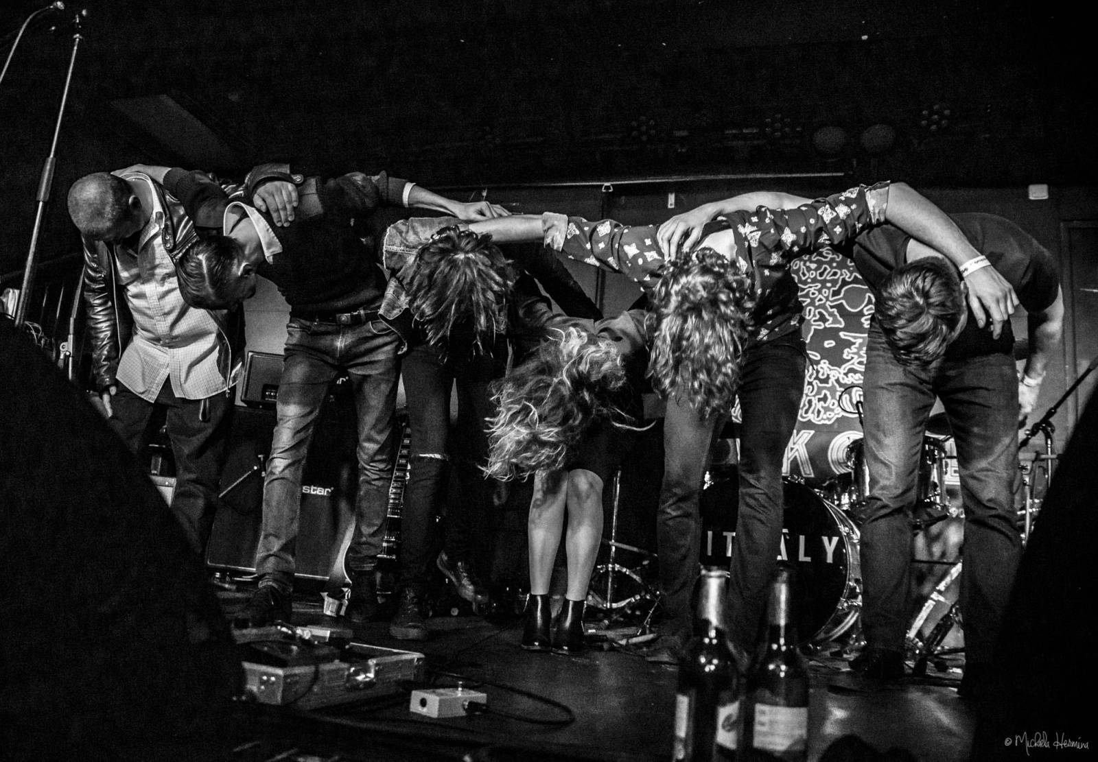 Rituály zpečetili sázku na černou v pražském Rock Café