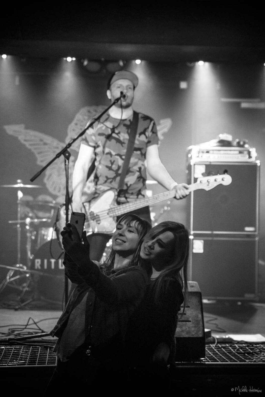 Rituály zpečetili sázku na černou v pražském Rock Café