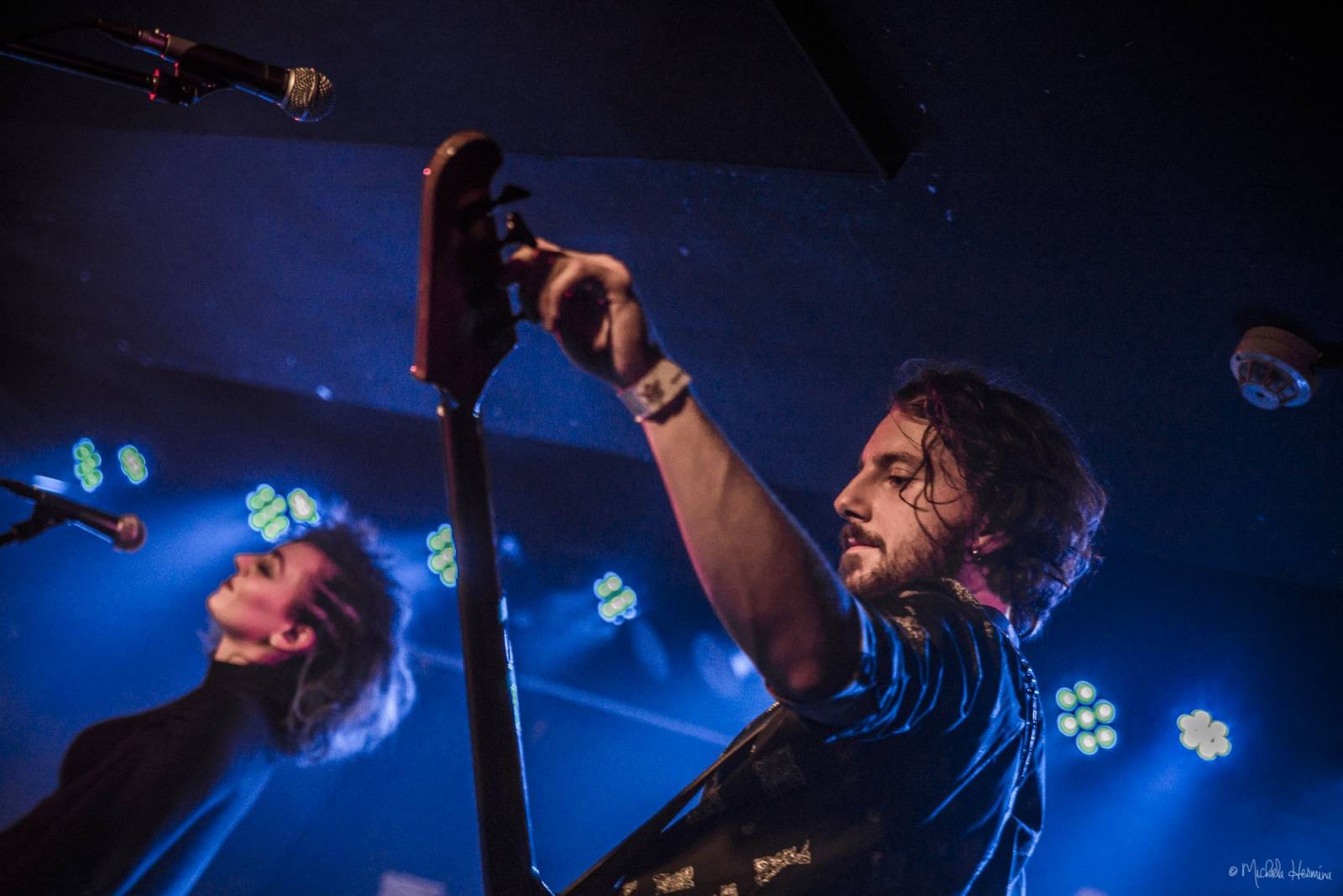 Rituály zpečetili sázku na černou v pražském Rock Café