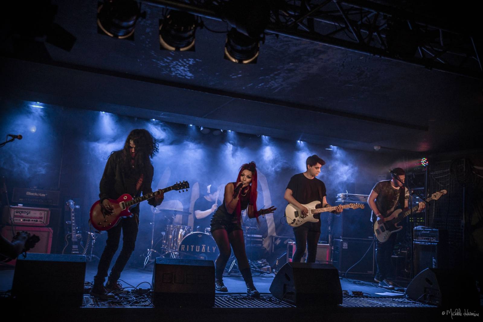 Rituály zpečetili sázku na černou v pražském Rock Café