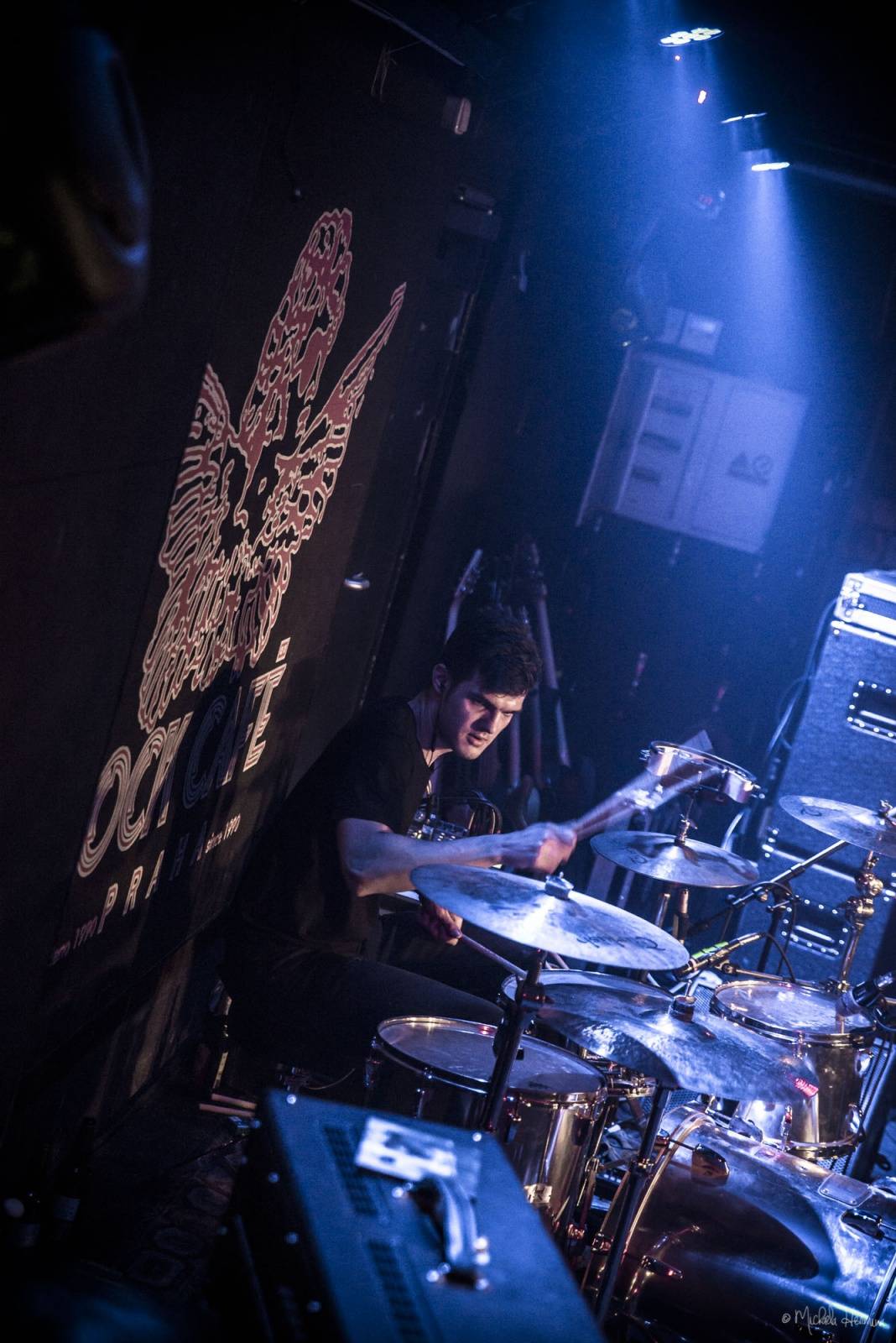 Rituály zpečetili sázku na černou v pražském Rock Café