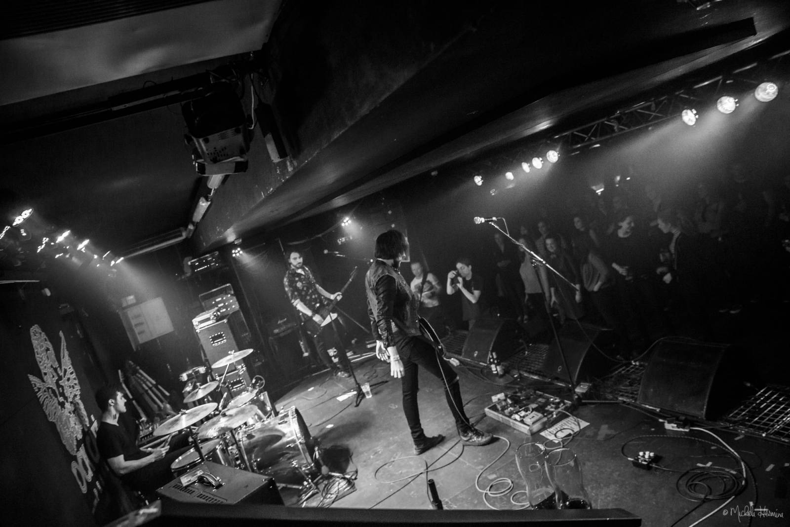 Rituály zpečetili sázku na černou v pražském Rock Café