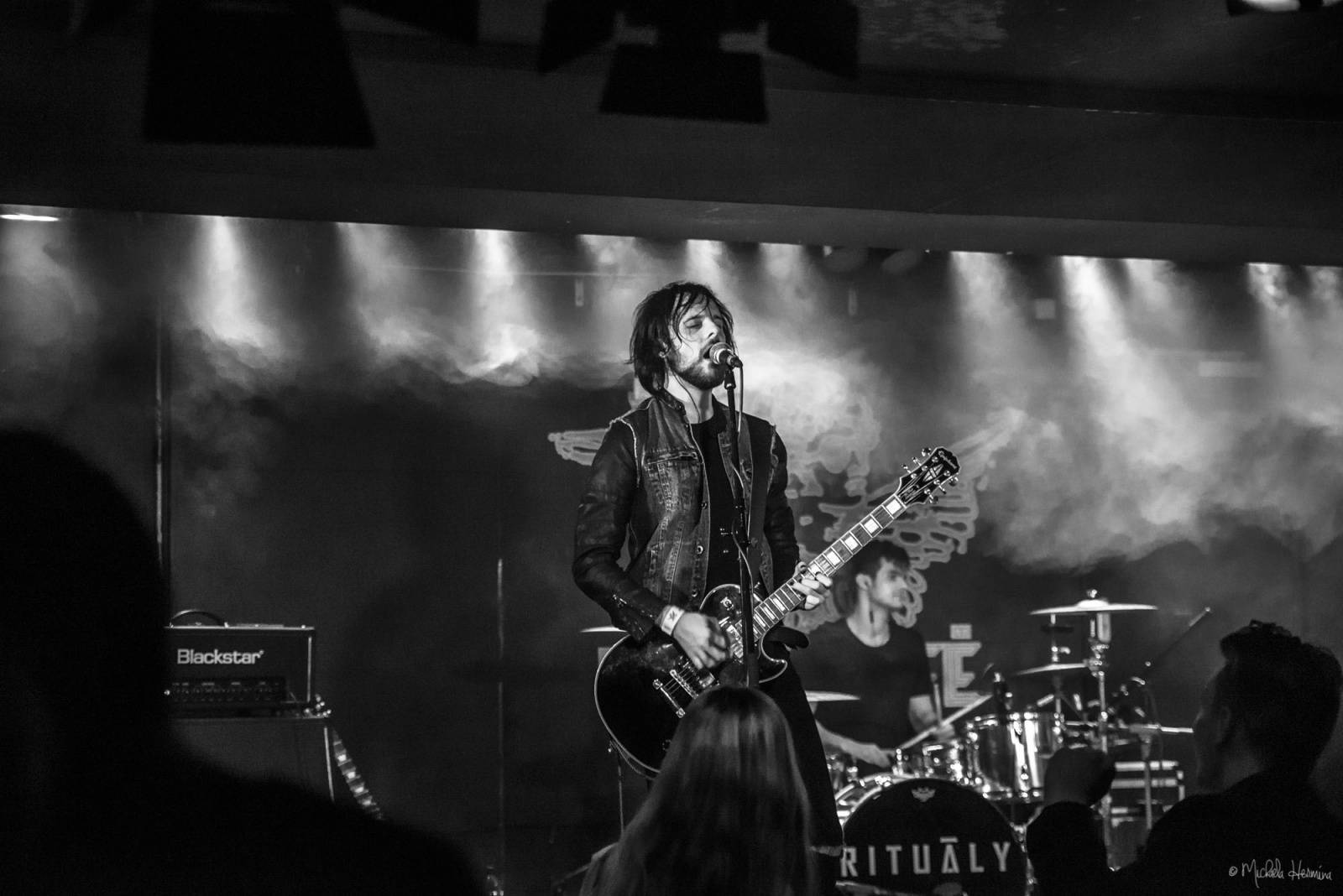 Rituály zpečetili sázku na černou v pražském Rock Café